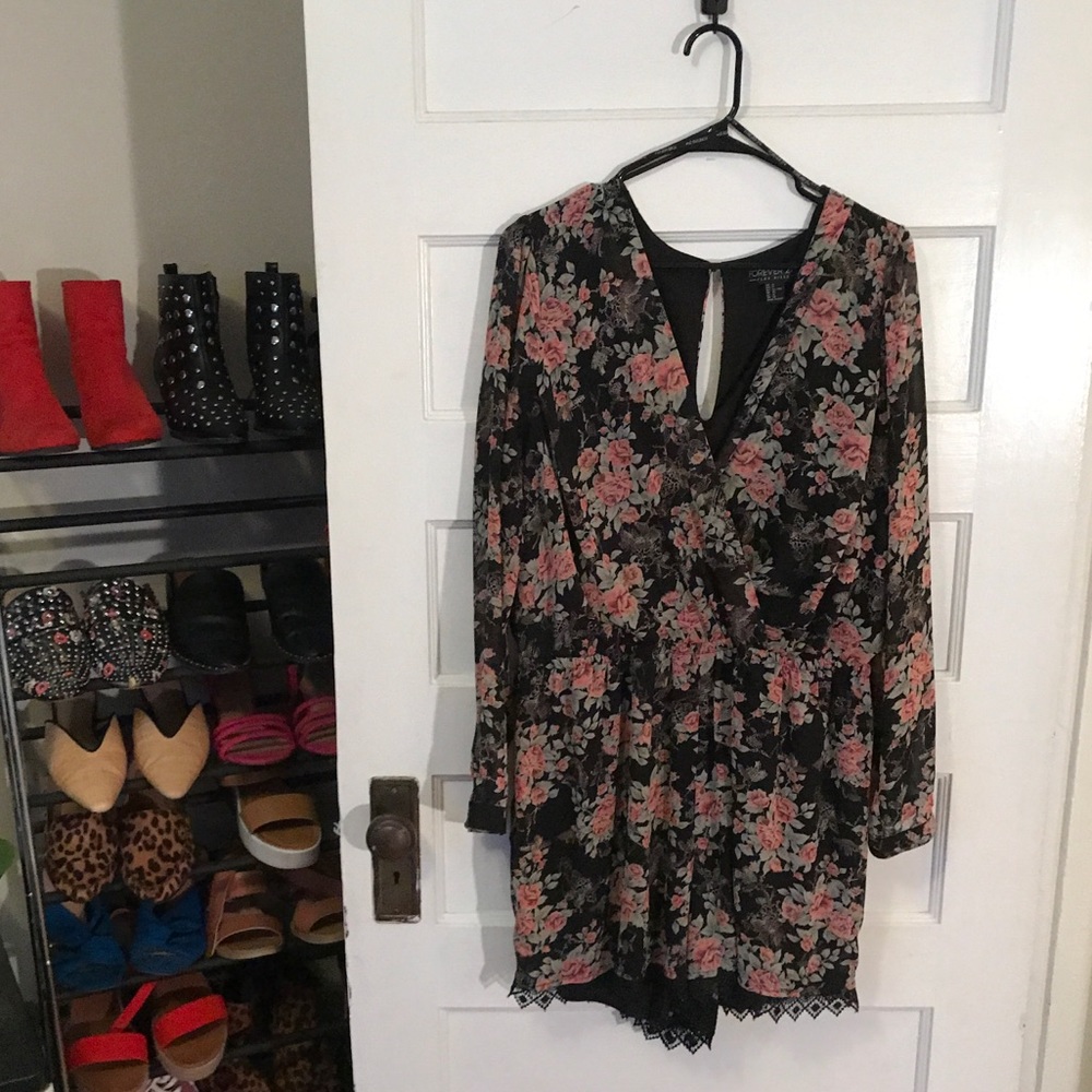 Floral romper with lace trim